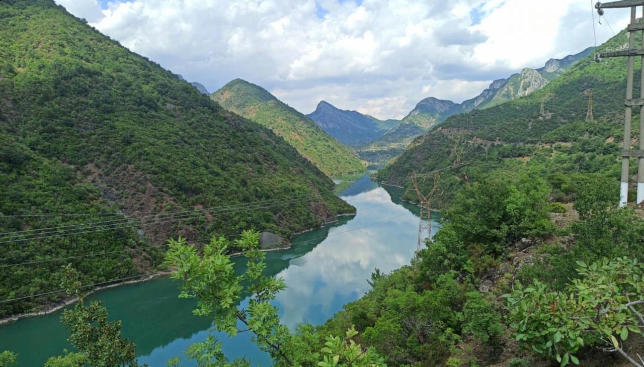 Lugina E Komanit エクステリア 写真